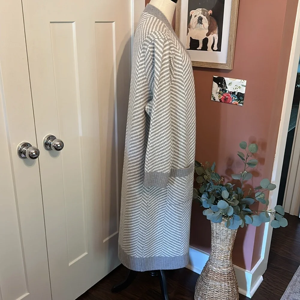 Torrid Gray & white Chevron pockets Long open front  duster 1 (14) cardigan